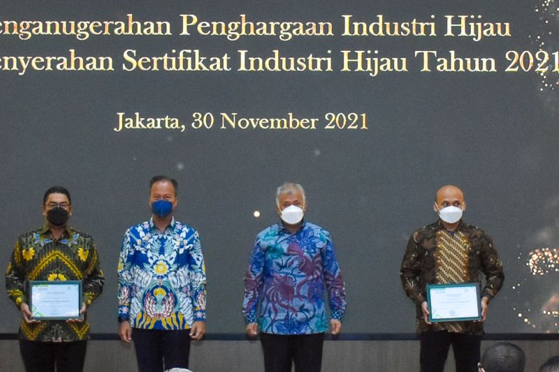 Semen Padang terima sertifikat industri hijau dari Kemenperin