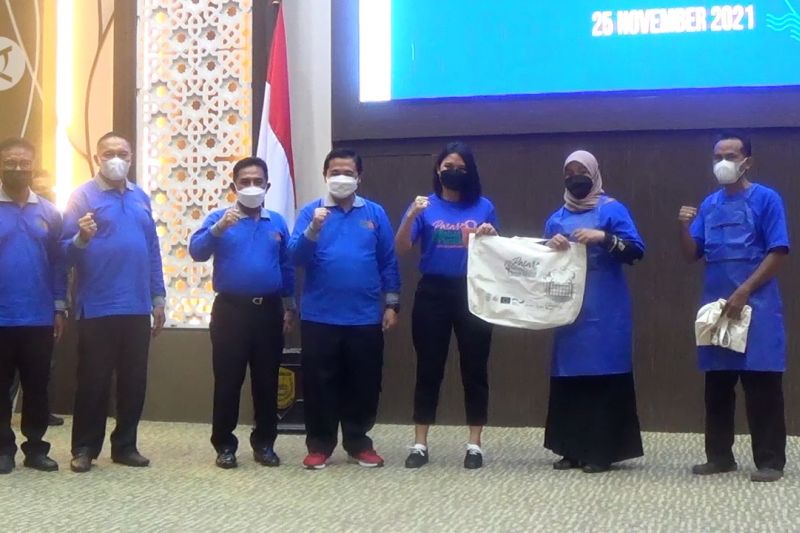 gerakan-diet-kantong-plastik-merambah-pasar-tradisional-di-banjarmasin Gerakan diet kantong plastik merambah pasar tradisional di Banjarmasin thumbnail