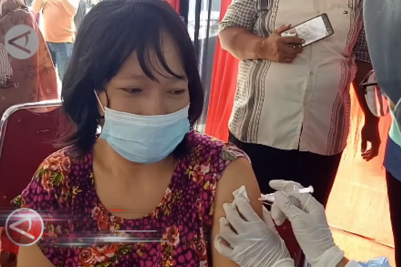 Vaksinasi COVID-19 untuk pembayar pajak kendaraan di Tangerang