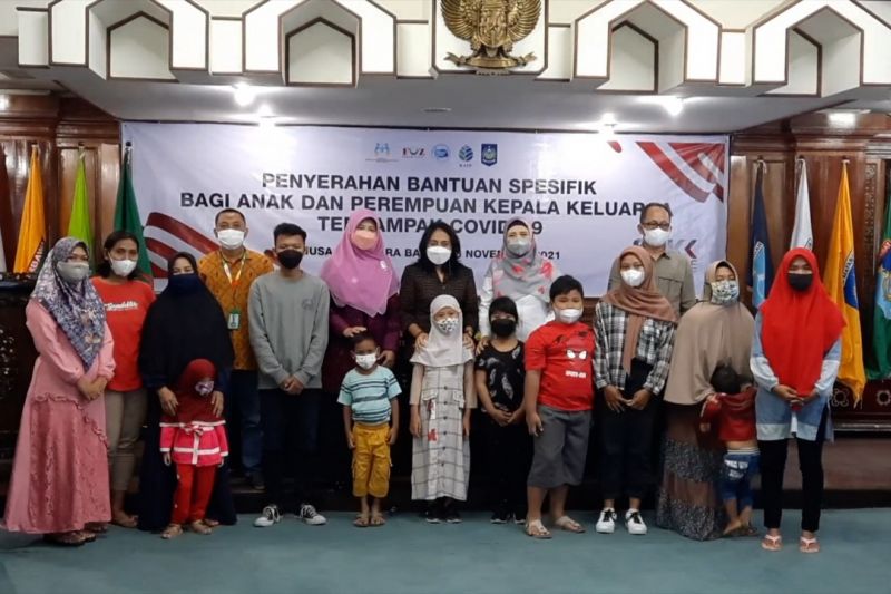 Menteri PPPA distribusikan bantuan bagi korban COVID-19