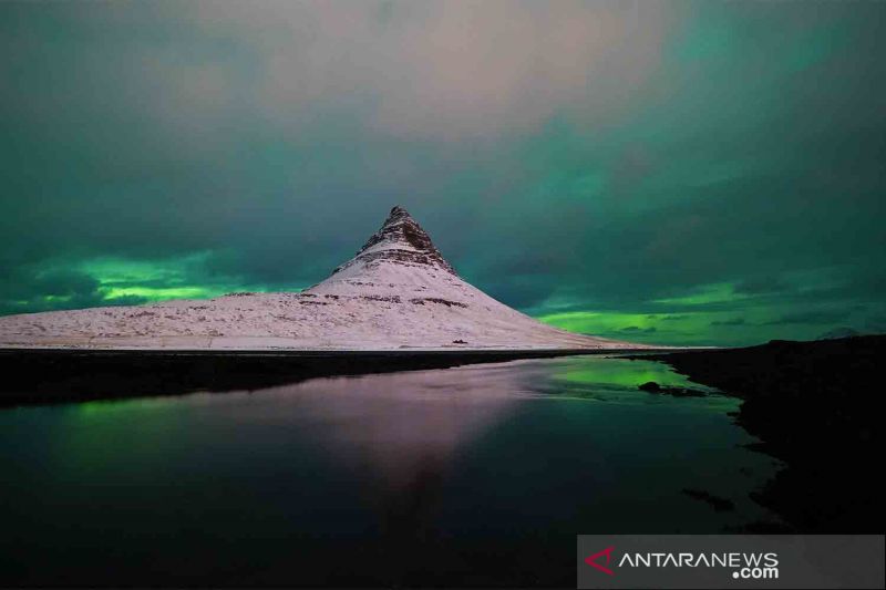 Merekam aurora borealis di Islandia