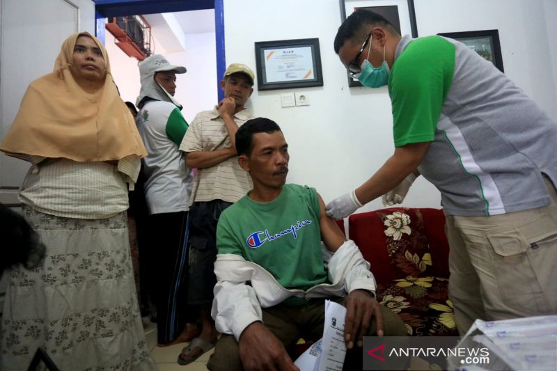 Dua dosis vaksin COVID-19 telah diterima 97,31 juta warga Indonesia
