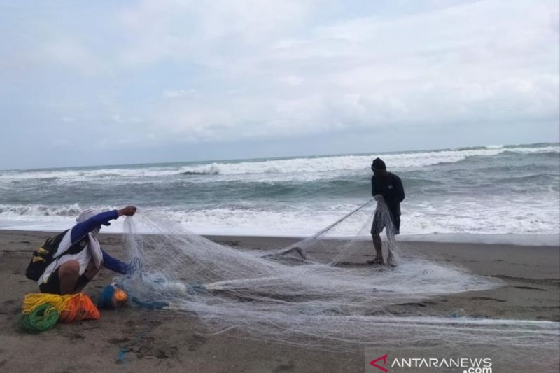 BPBD sebut alat pendeteksi tsunami di laut selatan Cianjur rusak