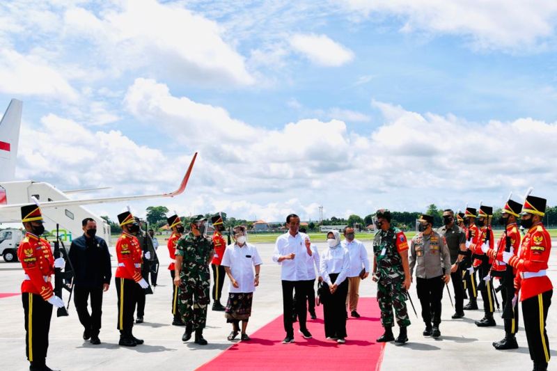 Presiden Jokowi tiba di Bali disambut pasukan jajar kehormatan
