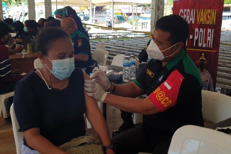 Vaksinator akui masih kesulitan vaksin warga asli Papua