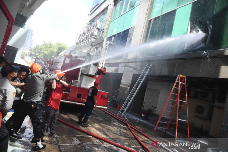 Kriminal kemarin, pemalsu dokumen paspor RI dan pencurian di Jakbar