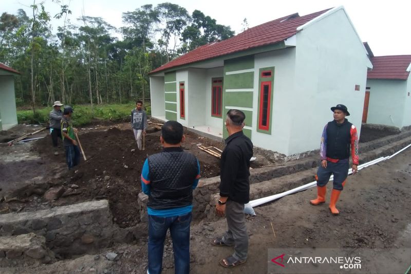 Pemkab Garut targetkan rumah korban longsor Cilawu rampung akhir 2021