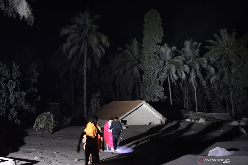 BNPB sudah kirim tim dan bantuan ke daerah terdampak erupsi Semeru