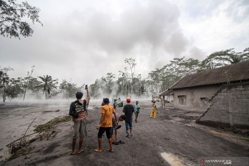 Kemarin, Erupsi Semeru hingga muktamar Rabithah Alawiyah