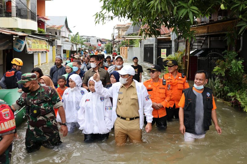 Pemkot Makassar pastikan 3.600 pengungsi banjir terpenuhi logistiknya