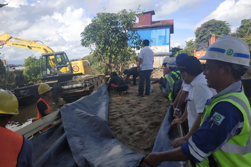 Pembangunan geobag menjelang kunjungan Jokowi ke Sintang