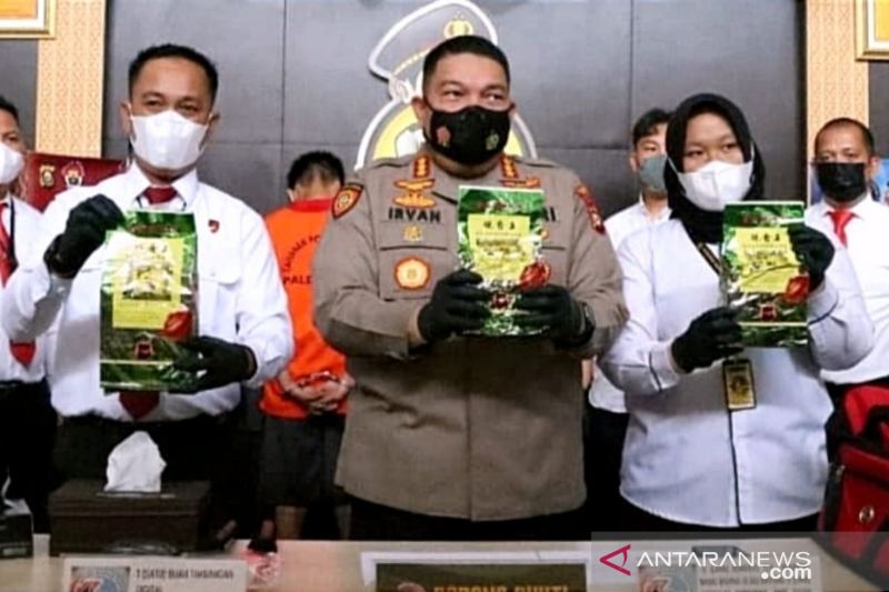 Polisi gagalkan peredaran 5 kg sabu jaringan Riau di Palembang
