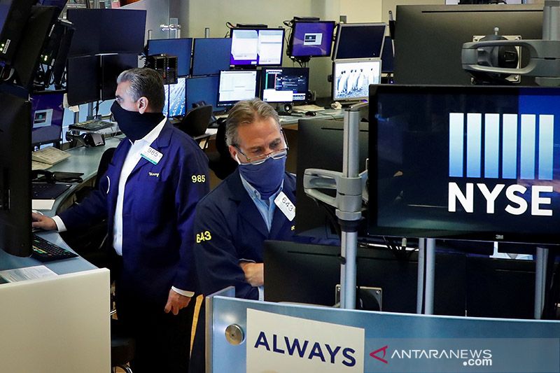 Wall Street ditutup turun, indeks bersiap untuk kenaikan tahunan besar