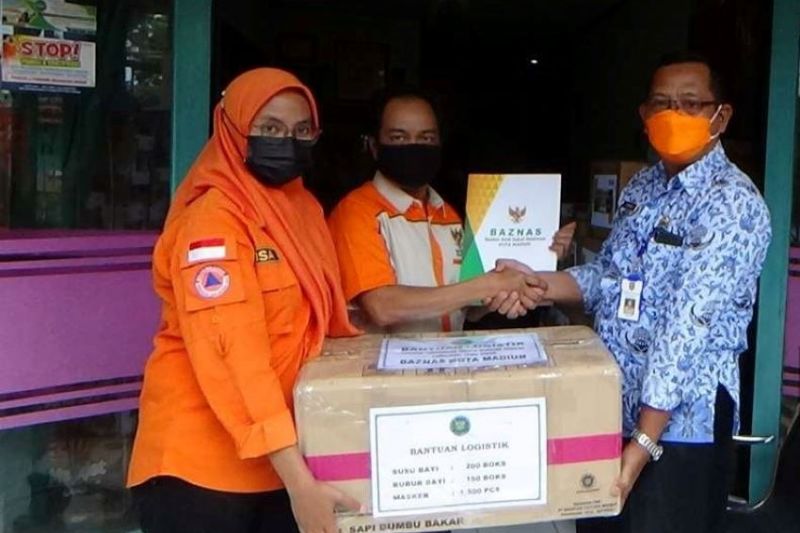 Baznas Kota Madiun serahkan bantuan untuk korban bencana Gunung Semeru