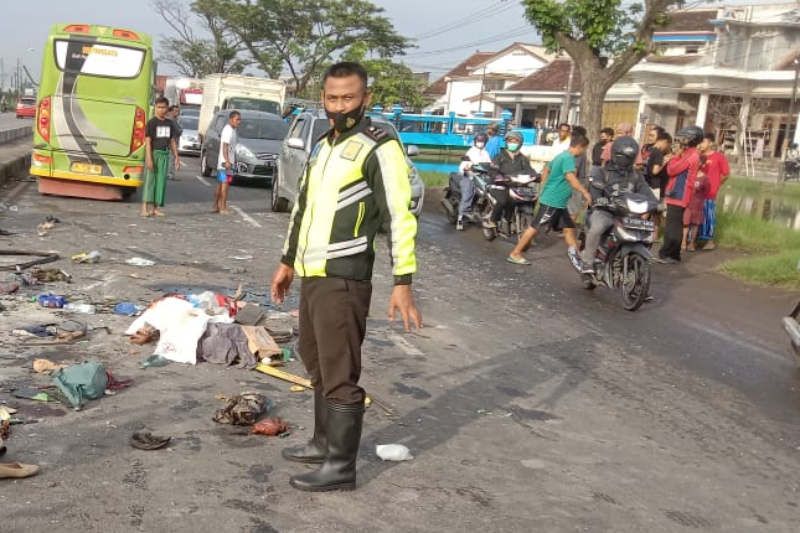 Tiga orang tewas dalam kecelakaan di ruas Jalan Semarang-Demak