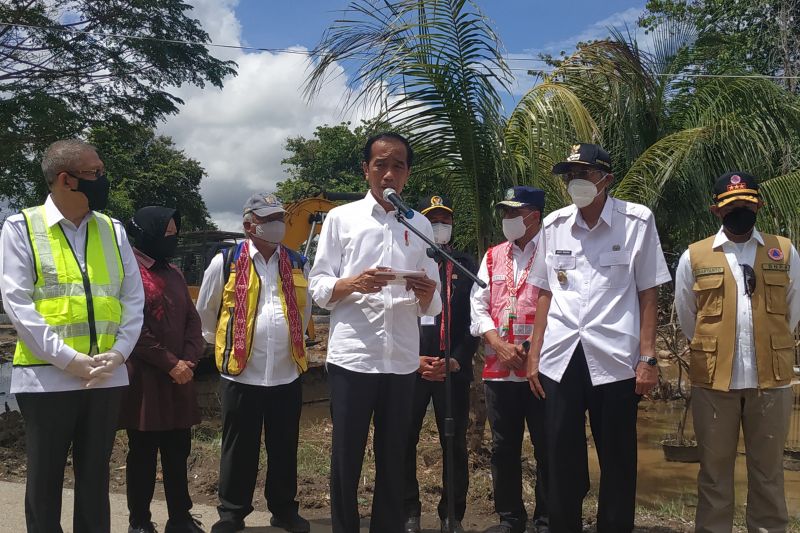 Presiden Jokowi: Tepi sungai Kapuas dan Melawi perlu ditanami pohon