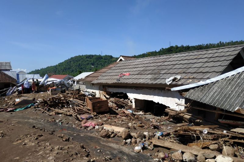 Ratusan rumah di Lembah Sari Lombok Barat rusak diterjang banjir