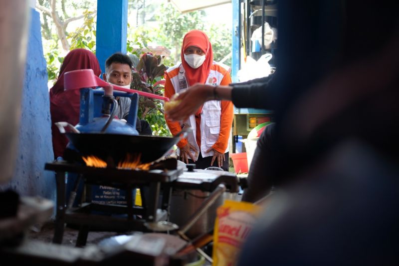 Pimpinan DPRD Surabaya semangati relawan peduli bencana di Lumajang