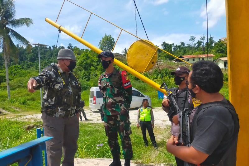 Satgas TNI Yonif 711 dampingi BNPP cek saluran irigasi di perbatasan RI-PNG