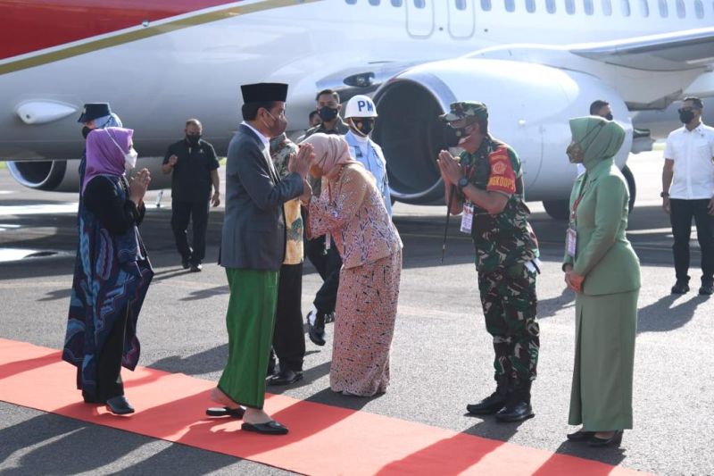 Presiden dan Ibu Negara tiba di Lampung