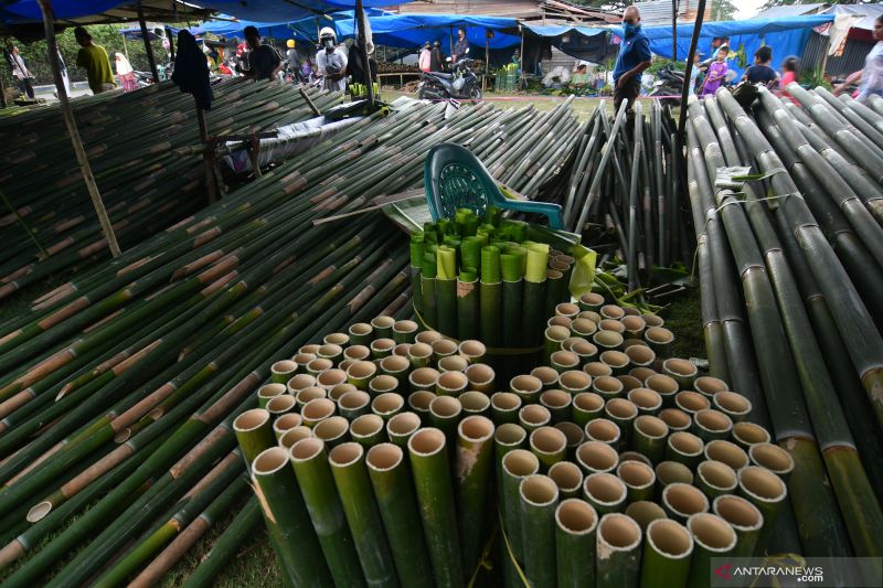 PENJUALAN CANGKANG NASI BAMBU JELANG NATAL