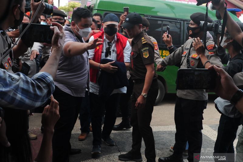 Pemindahan Tersangka Kasus Korupsi PDPDE