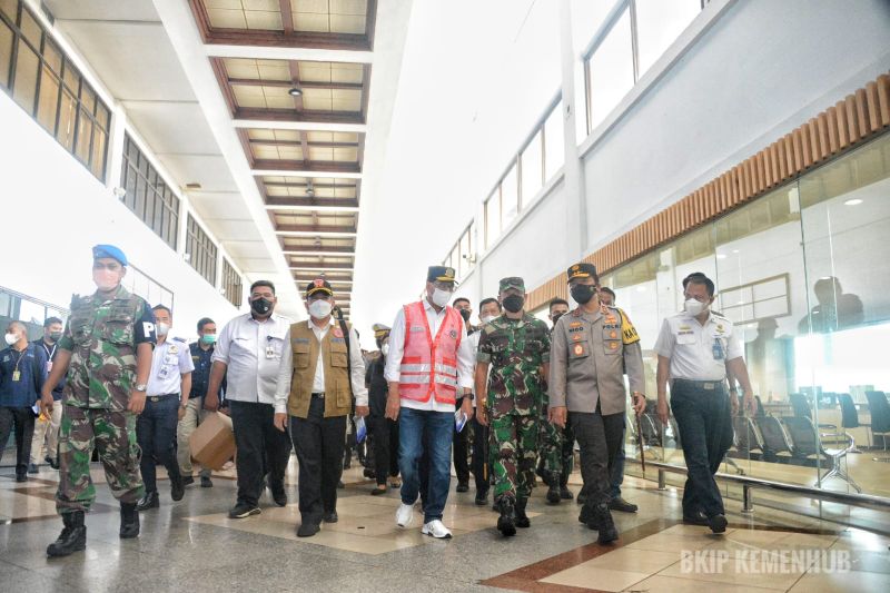 Menhub cek kesiapan Bandara Juanda layani pekerja migran Indonesia