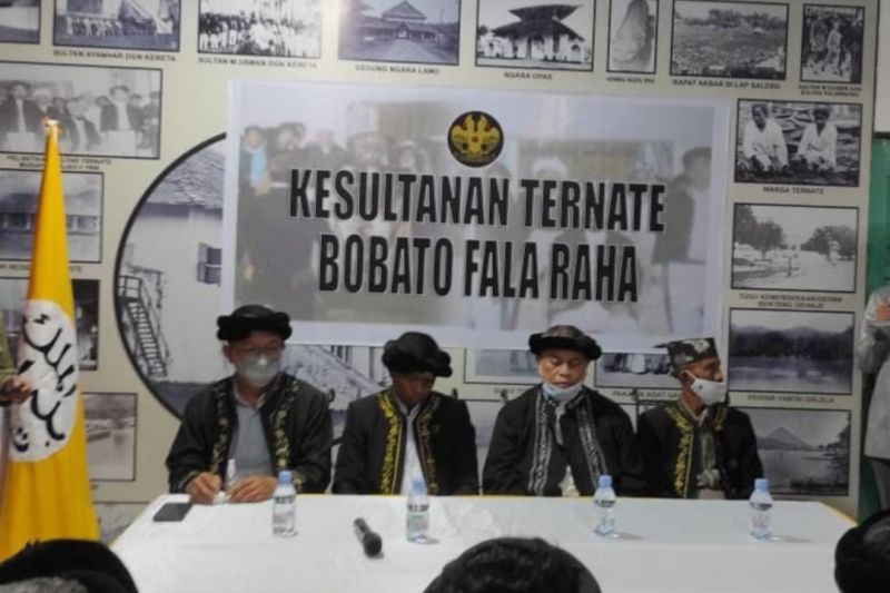 Dewan Fala Raha minta membatalkan pengukuhan Sultan Ternate Ke-49