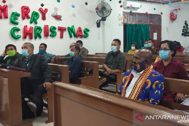 Bupati Mamteng RHP rayakan Natal dengan jemaat GIDI di Jawa-Sumatera