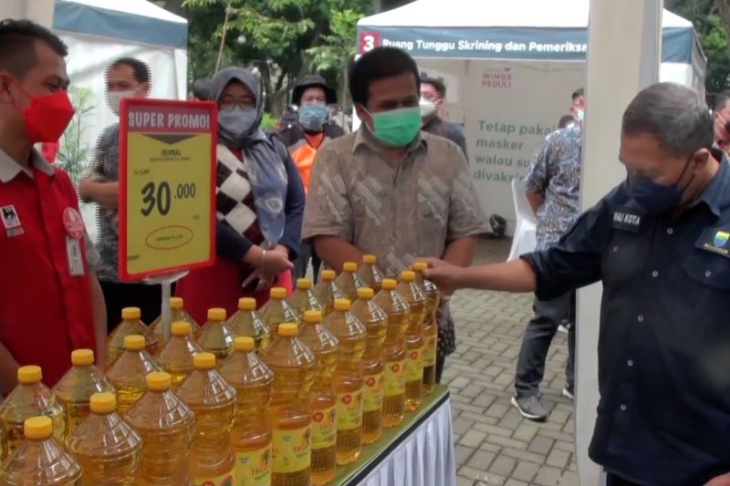 Disdagin Bandung siapkan 10 ribu liter minyak goreng