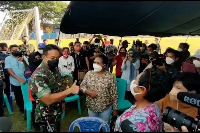 Panglima TNI tinjau percepatan vaksinasi COVID-19 di Papua
