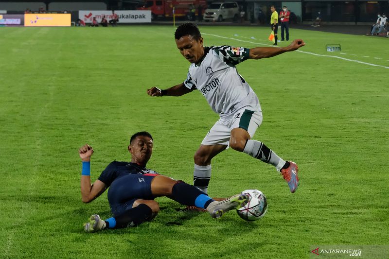 Hendra Adi Bayauw tegaskan siap bersaing di dalam skuad Bali United