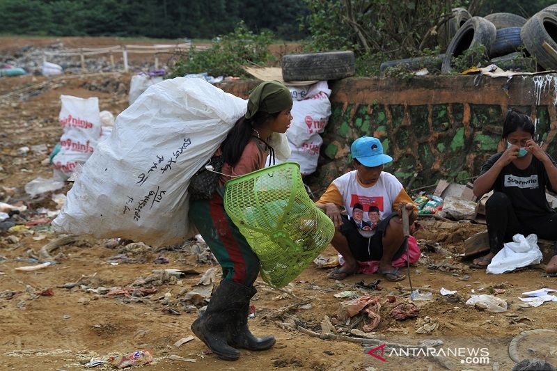 PEMULUNG SAMPAH PLASTIK