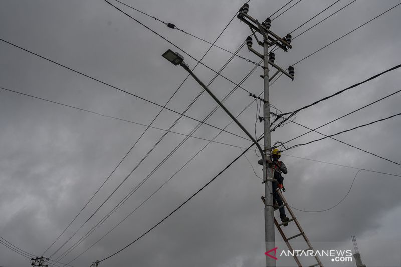 Rasio Elektrifikasi Naik 2,5 Persen