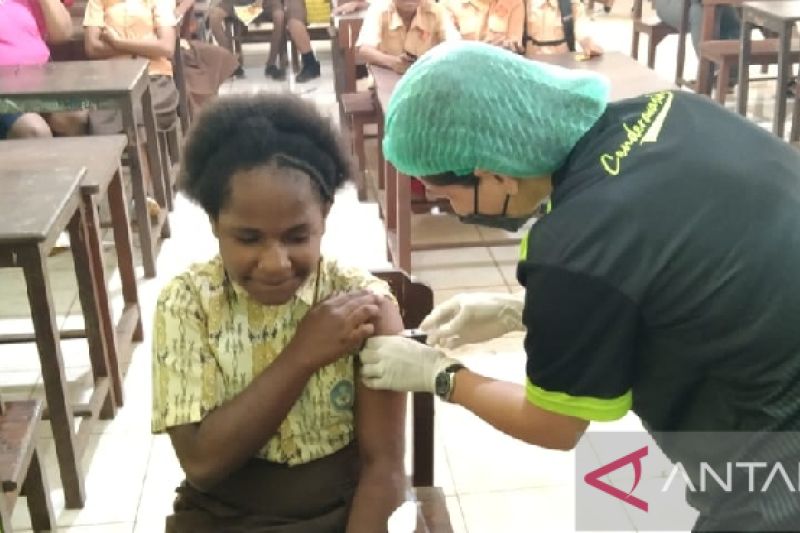 Vaksinasi anak usia 6-11 tahun di Jayapura Papua