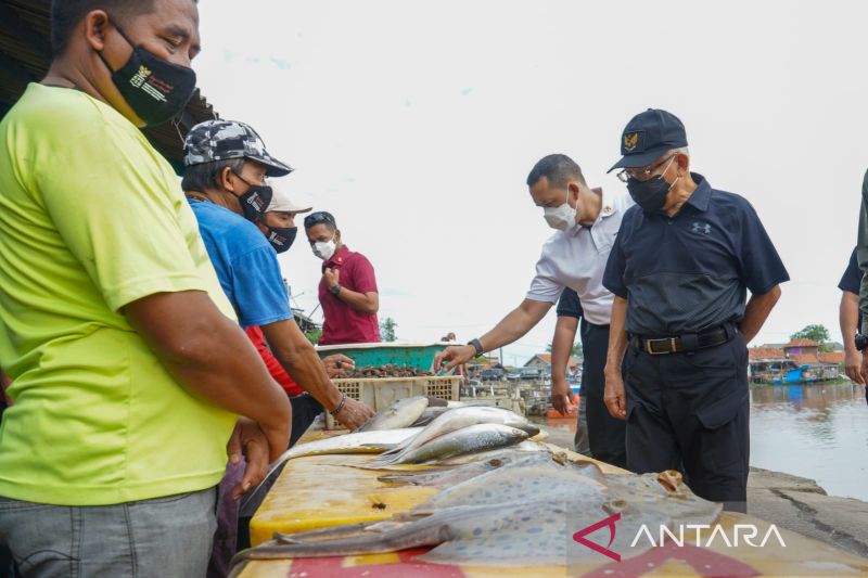 Wapres borong hasil laut di Pulau Cangkir