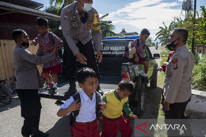 Dukungan Polisi pada Vaksinasi Anak di Sigi