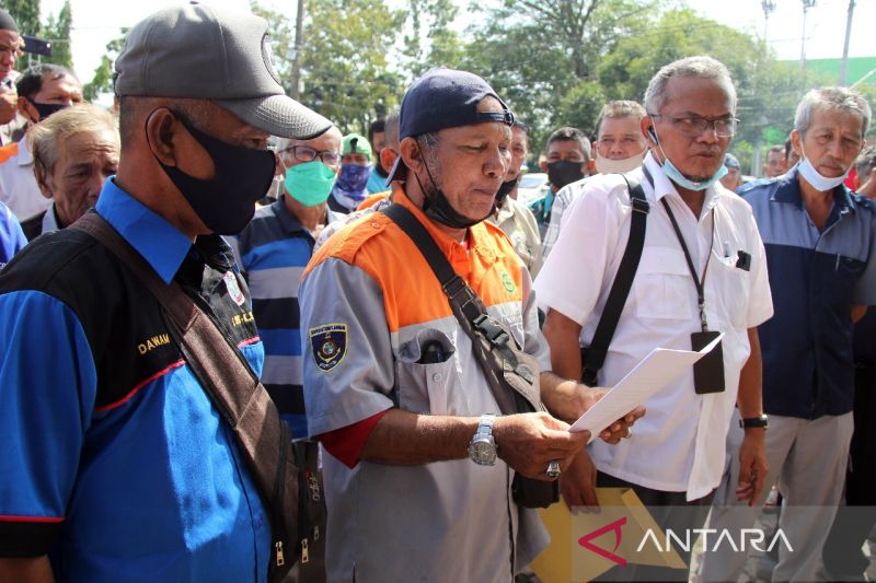 Aksi Damai Pekerja Bongkar Muat Pelabuhan Dumai