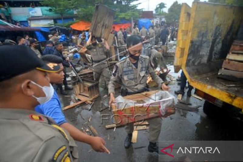 Pembongkaran Lapak Pedagang Pasar Lubuk Buaya Padang