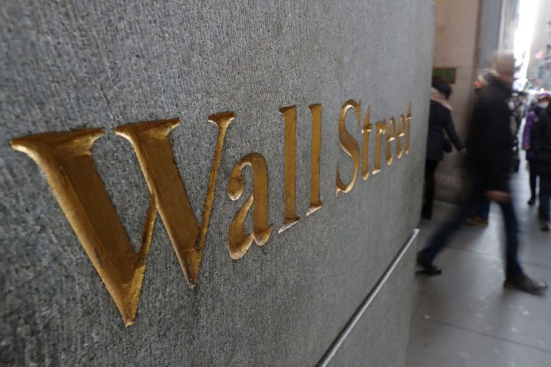 Wall St jatuh karena ketegangan di Ukraina, Dow anjlok 622 poin