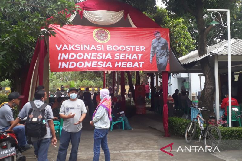 COVID-19: BIN administers booster shots to 300 Bekasi residents - ANTARA  News