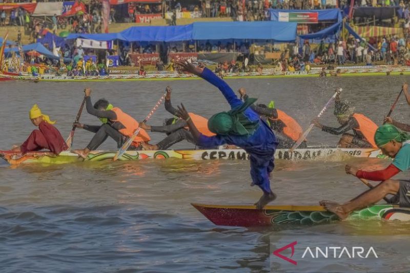 makna-dan-filosofi-di-balik-gerakan-pacu-jalur-kuantan-singingi-riau