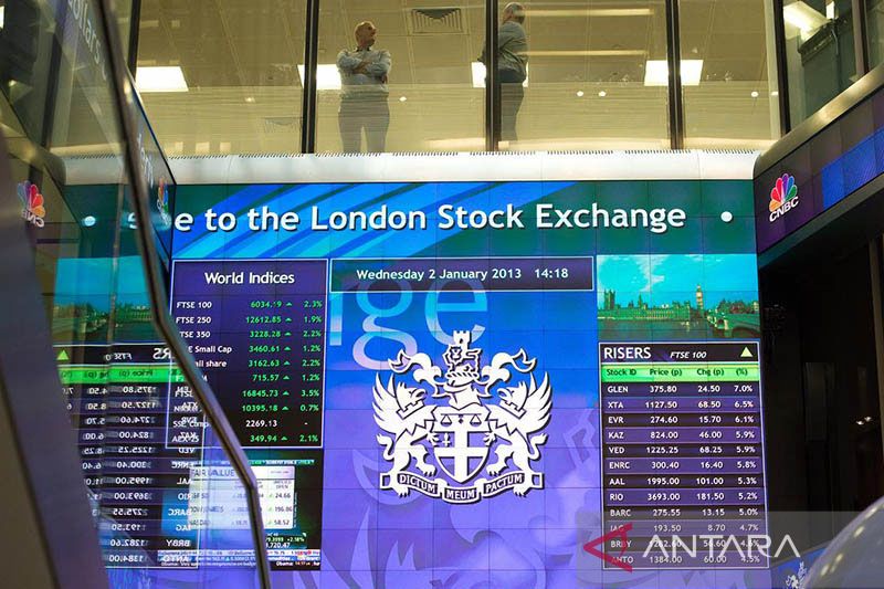 Saham Inggris ditutup lebih rendah, indeks FTSE 100 jatuh 0,06 persen