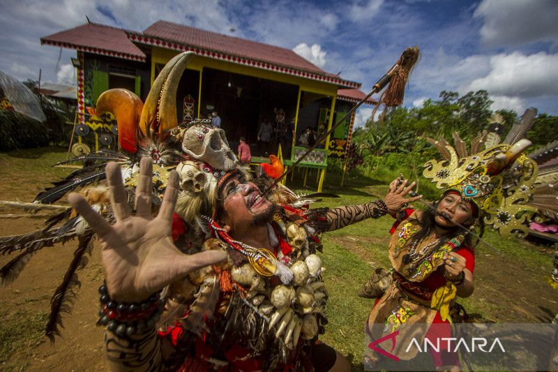 Festival budaya Dayak Maanyan Warukin di Kalimantan Selatan - ANTARA News