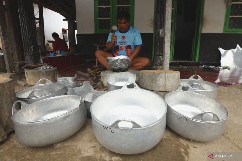 tak-perlu-beli-baru-ini-6-cara-bersihkan-panci-yang-gosong