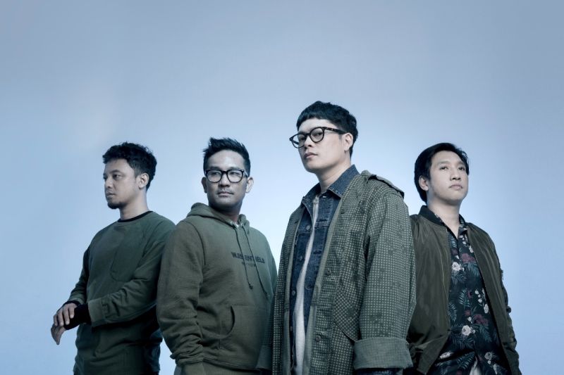 Lirik lagu "Kenangan Terindah" oleh Samsons dan penjelasannya