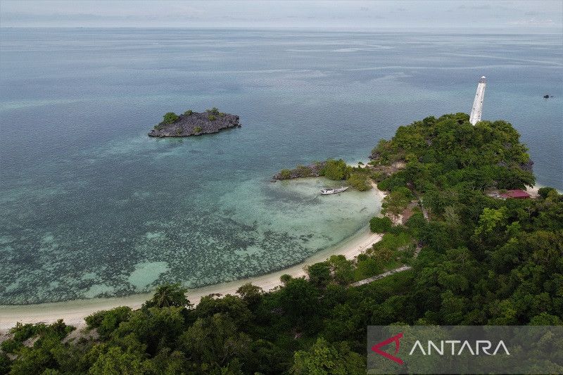 MERCUSUAR TUA PENINGGALAN BELANDA DI PULAU LABENGKI