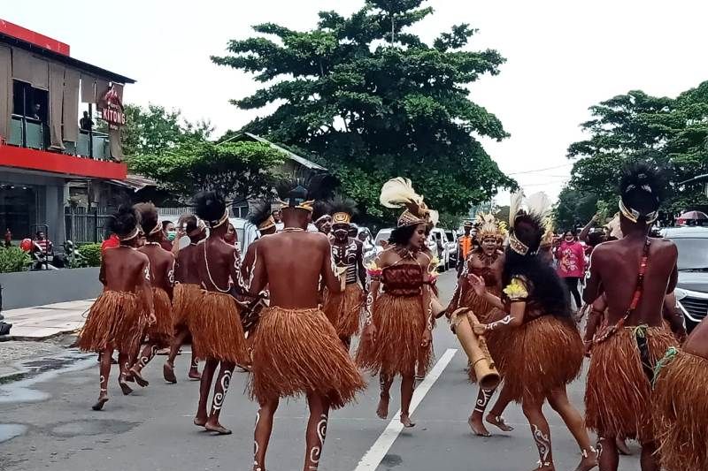 1.200 penari Biak Numfor ikuti parade tarian Wor-Yospan