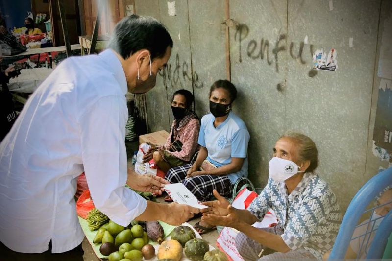 Presiden Jokowi beri bantuan tunai Rp1,2 juta kepada pedagang di NTT