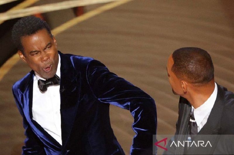 Will Smith tampar Chris Rock di panggung Academy Awards